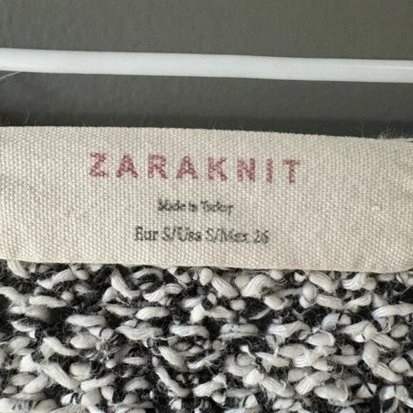 ZARA knit, size small, over sized,Cozy Gray Women's Sweater, v neck - Picture 3 of 5